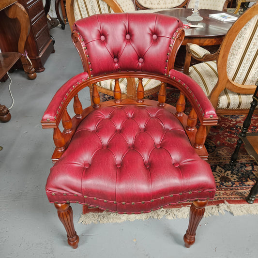 Reproduction Antique Style Fully Buttoned Leather Upholstery Desk/Captains Chair