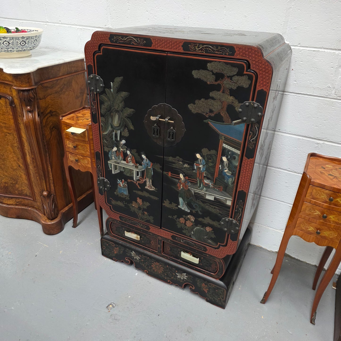 High Quailty Ebonised Chinese Cabinet with Jade Handel's & Handel's Painted