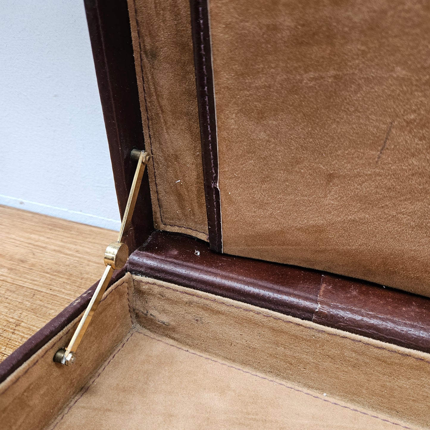 Vintage Brown Leather Briefcase With a Quality Fitted Interior