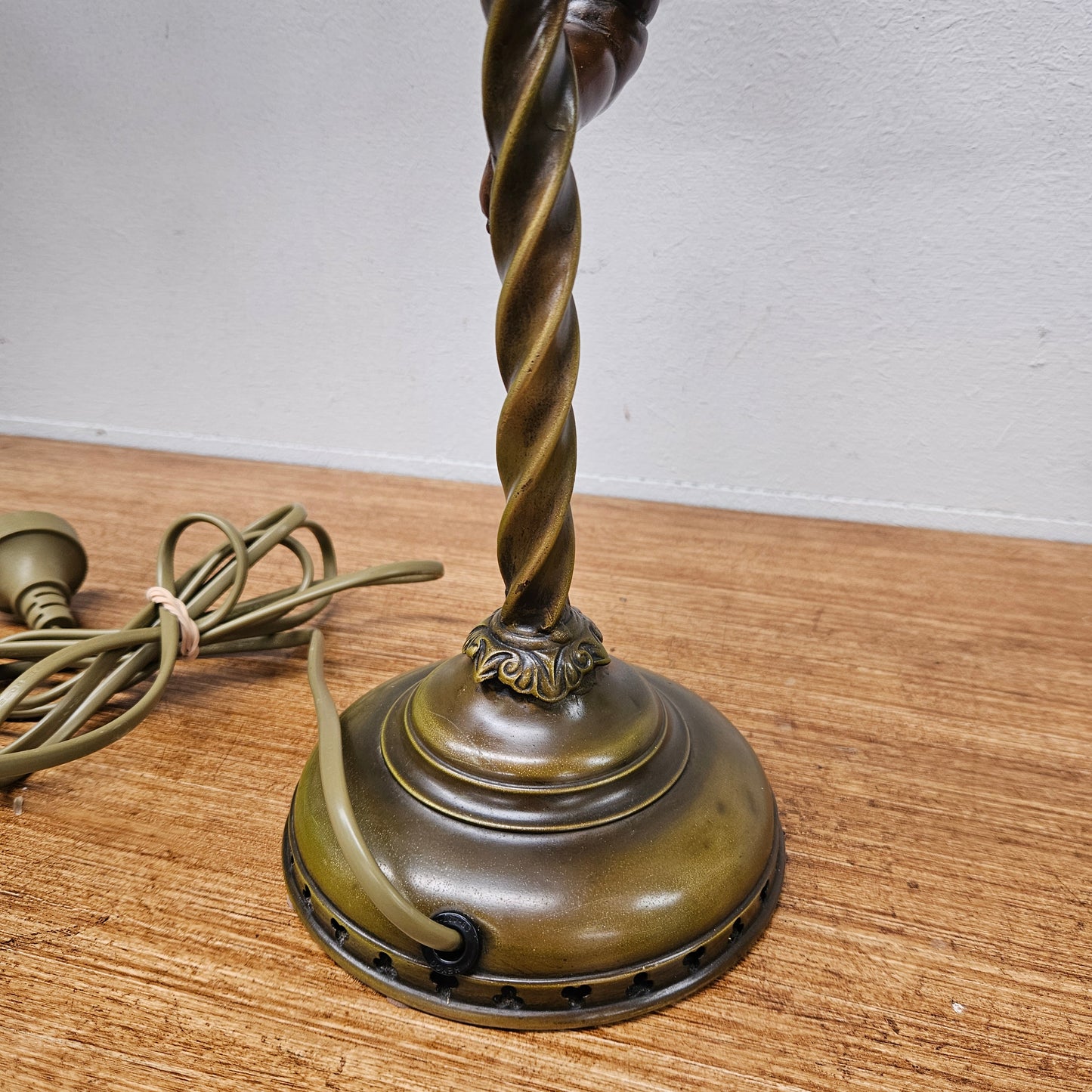 Decorative Antique Bronze Cherub Reading Lamp