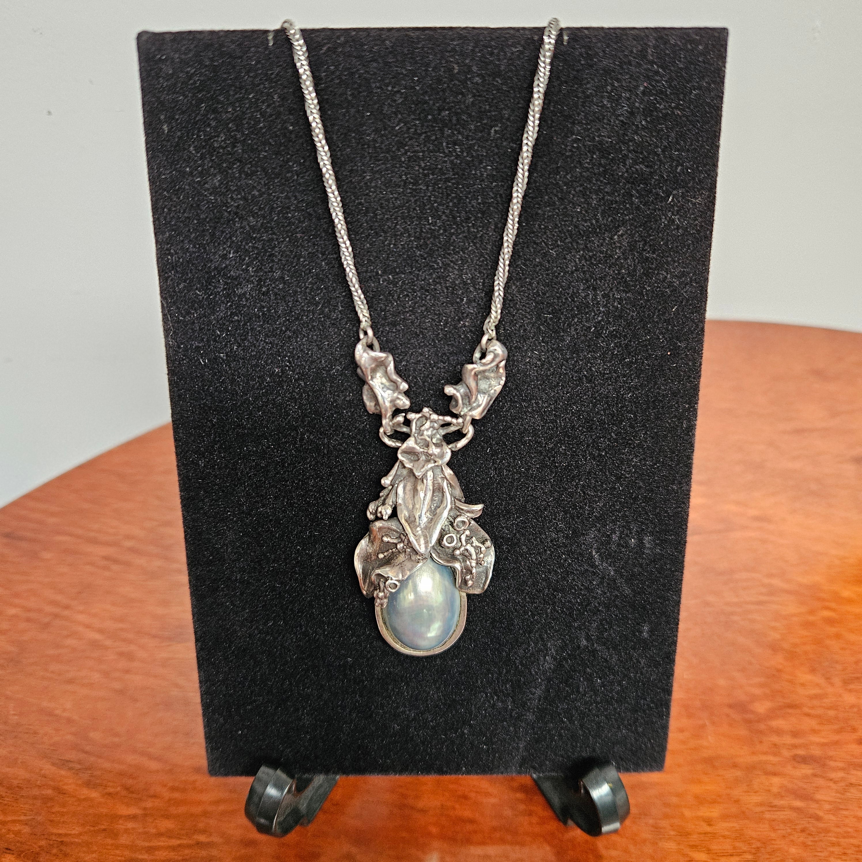 Vintage Brutalist Modernist Sterling Silver Necklace With Iridescent Silver Grey Mabe Blister Pearl