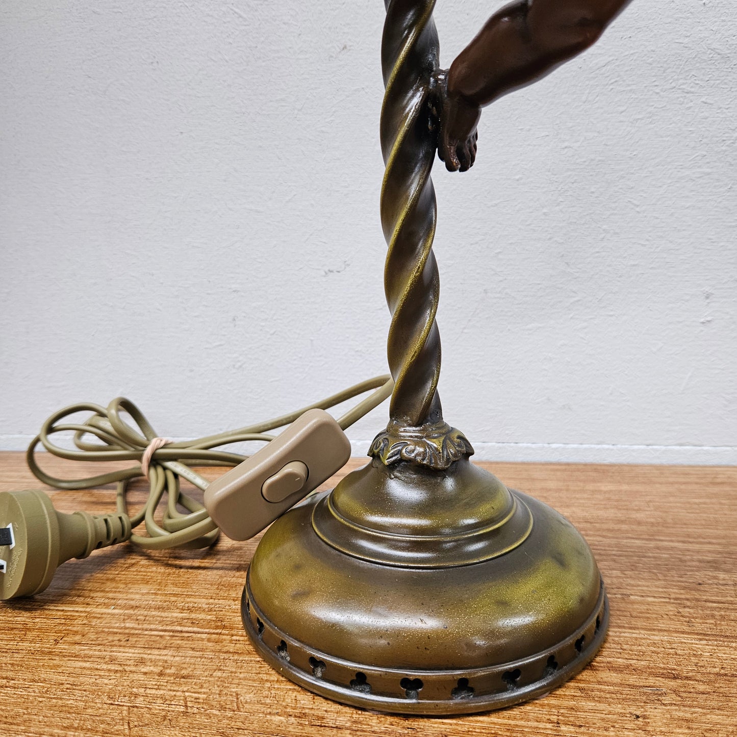 Decorative Antique Bronze Cherub Reading Lamp