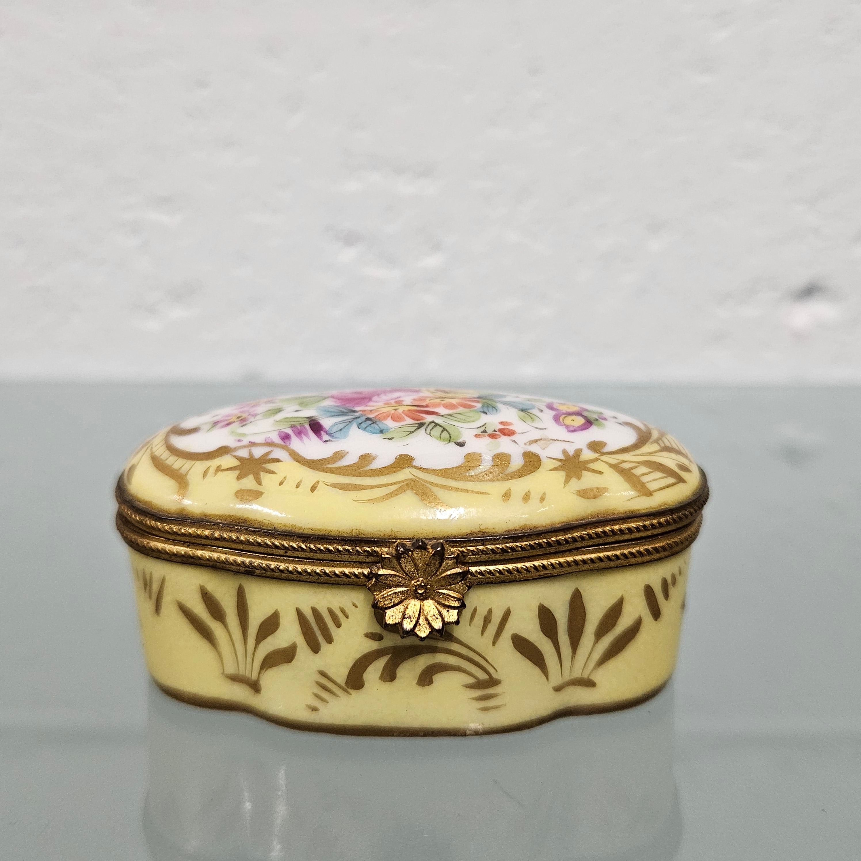 VINTAGE RARE Porcelain LIMOGES Powder Box / Hand Painted Floral Motif / Gold Tone retailer Frame / Dresser Box