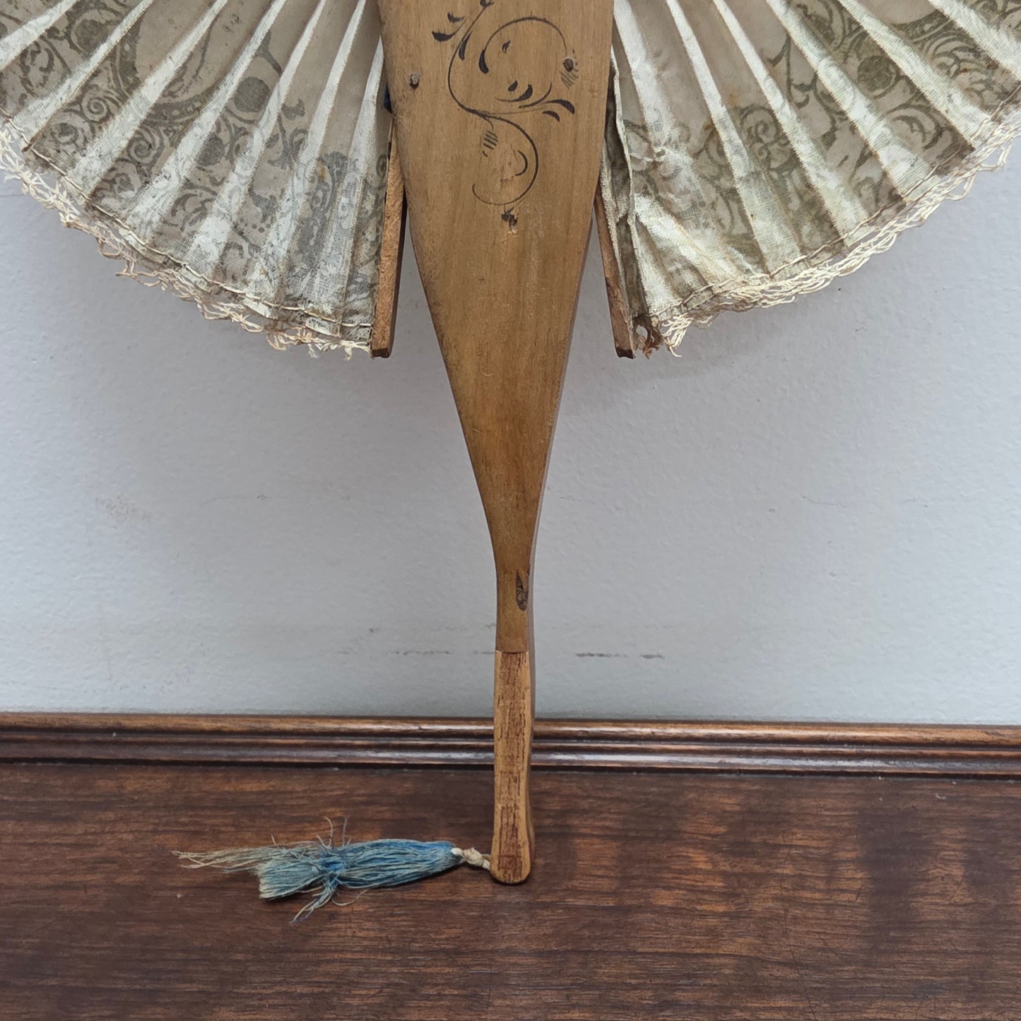 Victorian Olive Wood Cased Concertina Fan