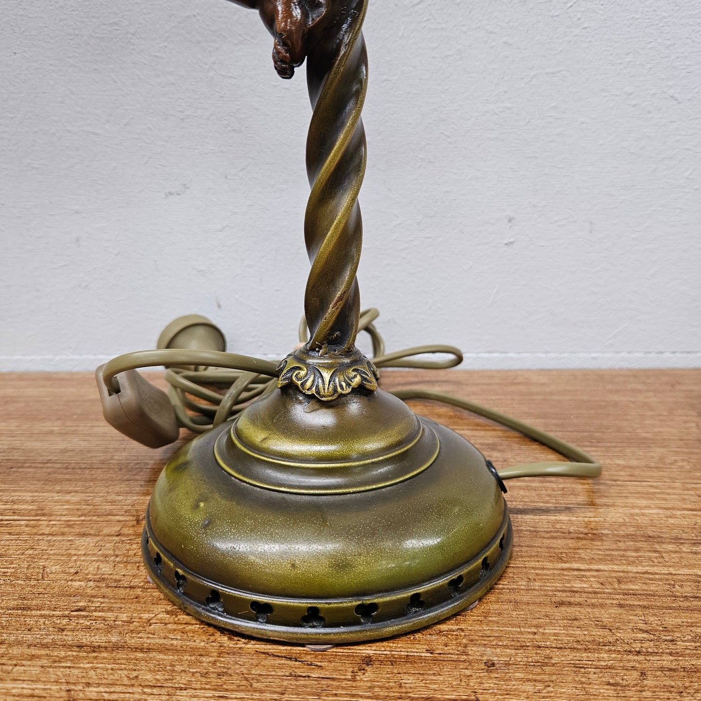 Decorative Antique Bronze Cherub Reading Lamp