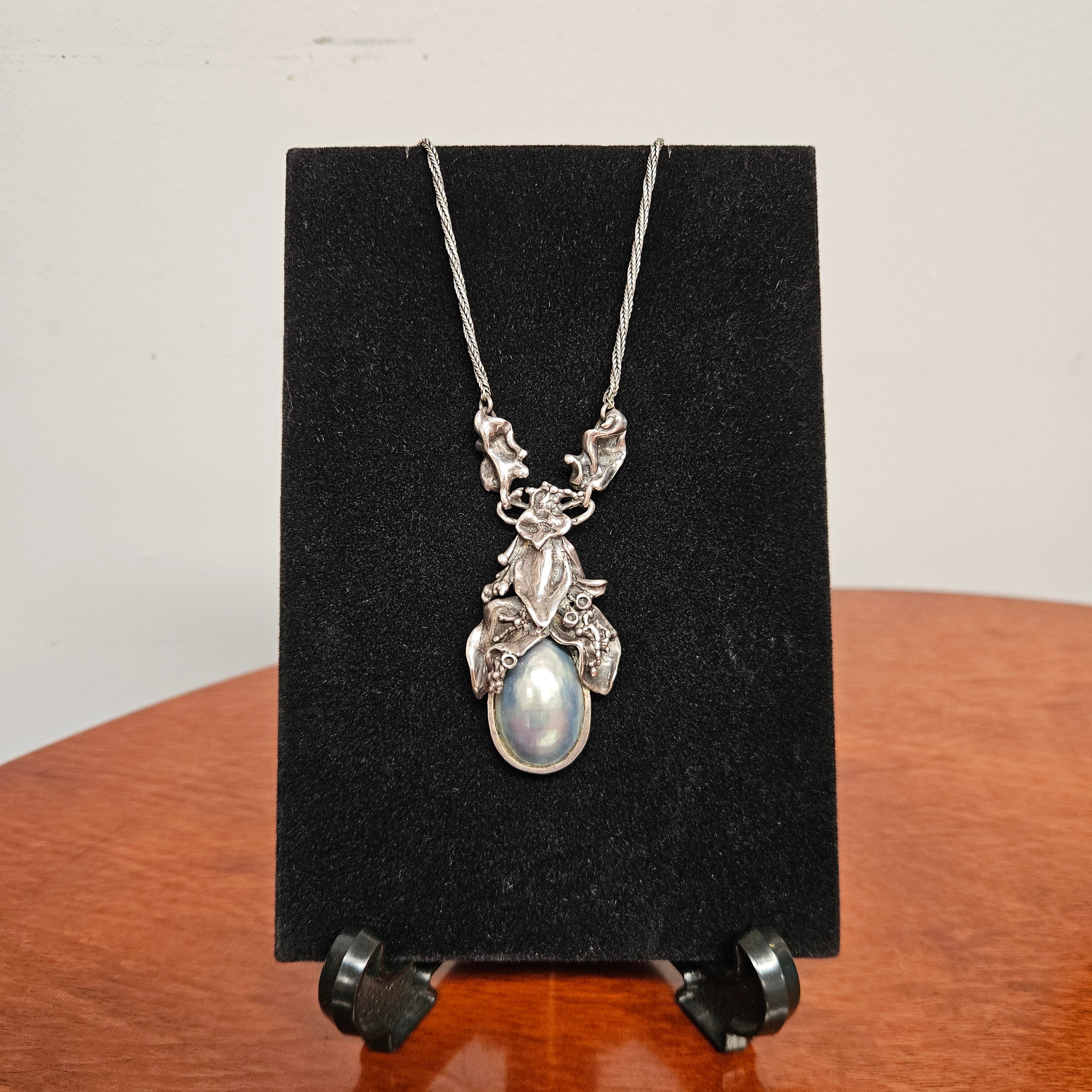 Vintage Brutalist Modernist Sterling Silver Necklace With Iridescent Silver Grey Mabe Blister Pearl