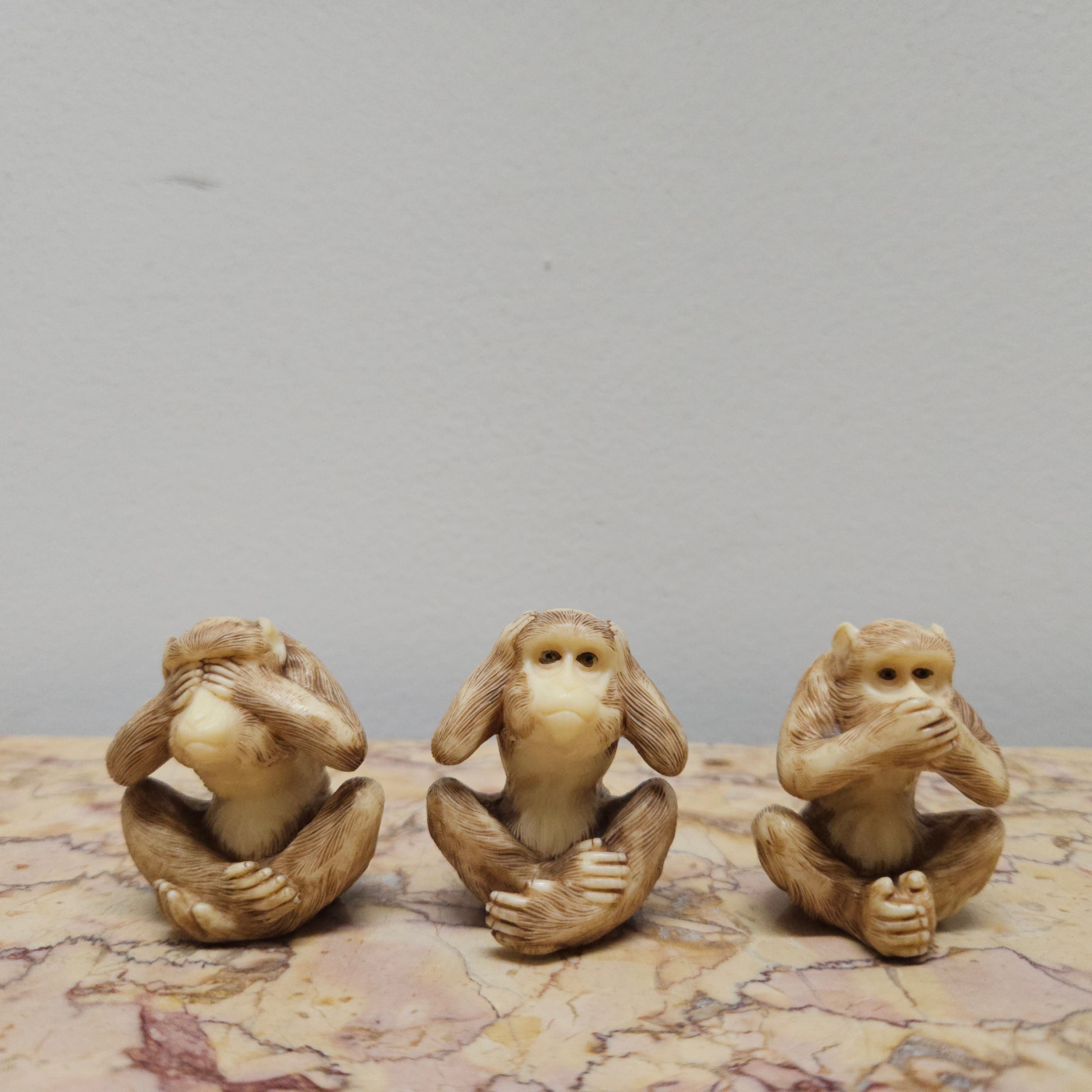 3 carved monkeys high quality