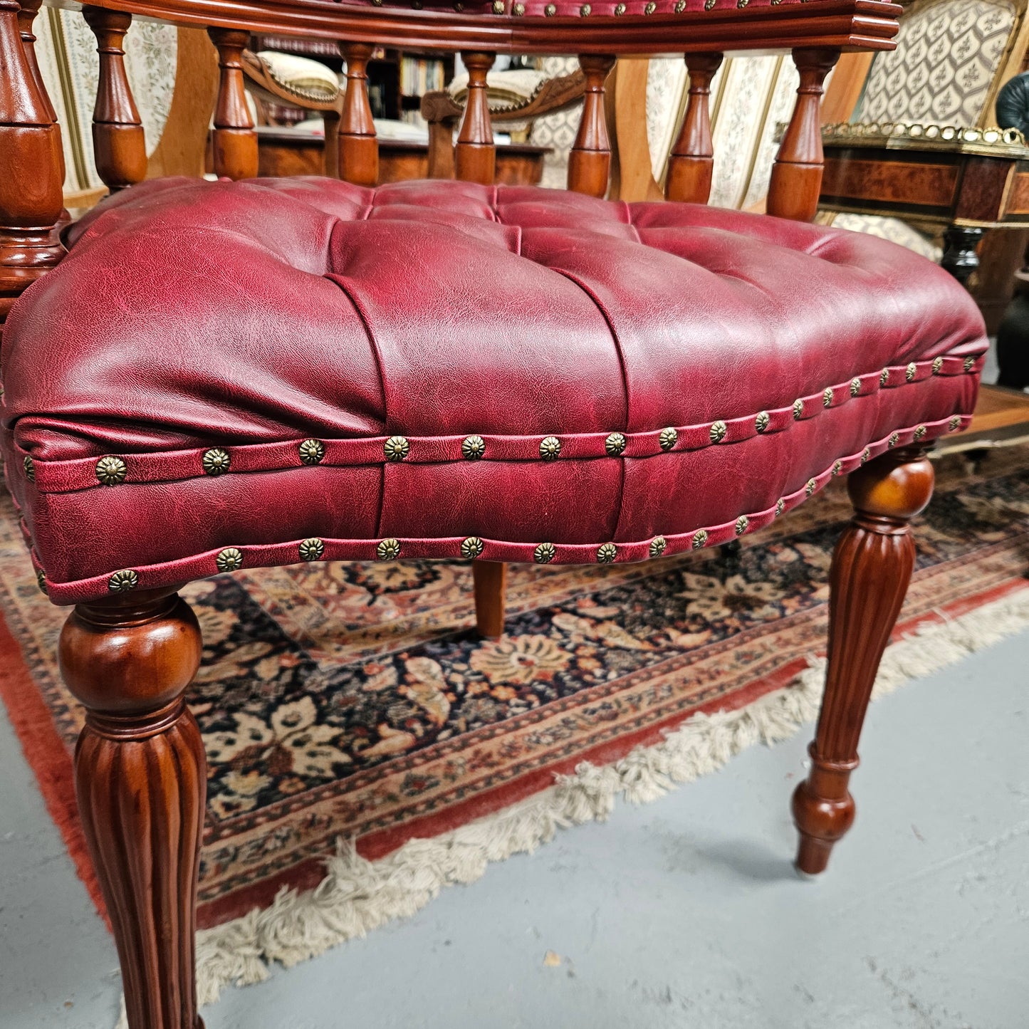 Reproduction Antique Style Fully Buttoned Leather Upholstery Desk/Captains Chair