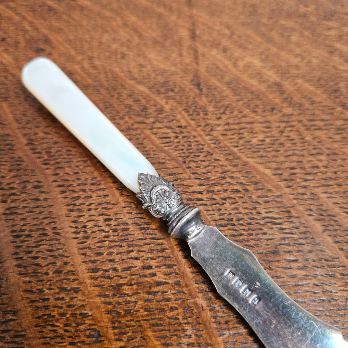 Antique Mother of Pearl & EPNS Silver Butter Knife