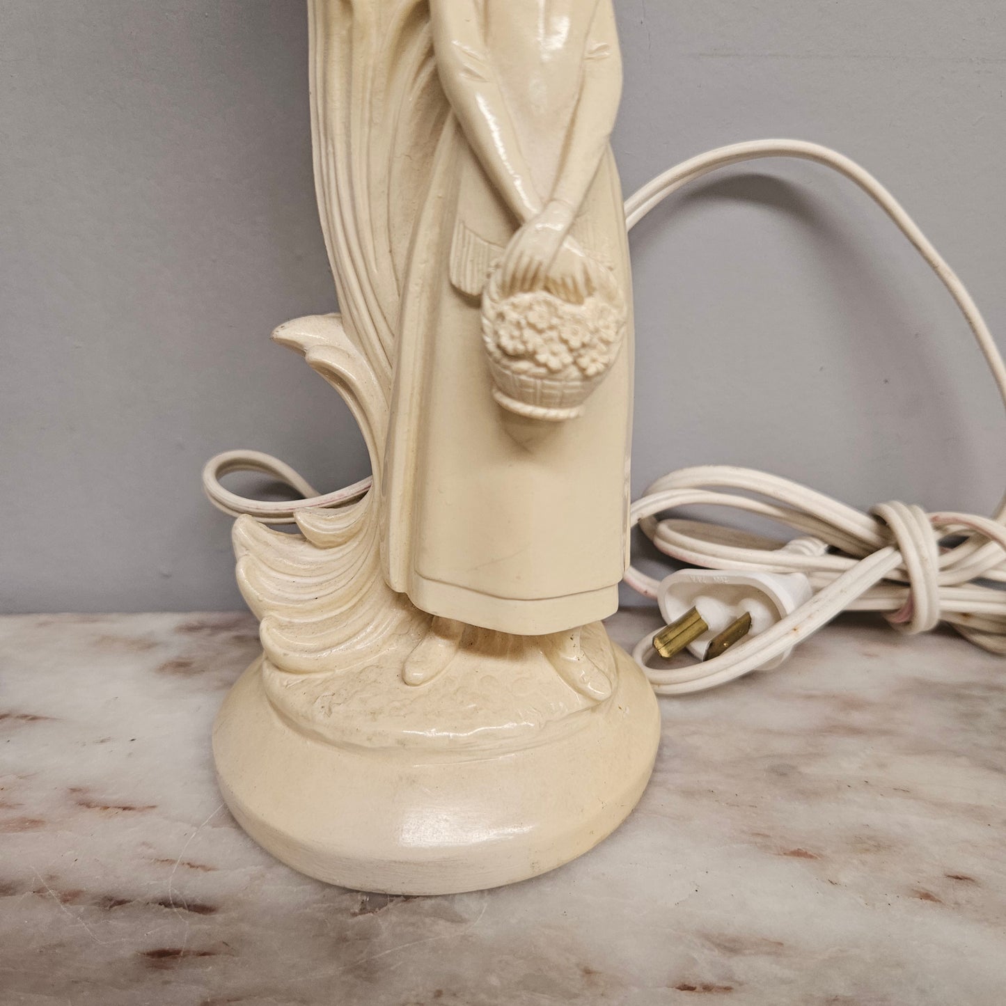 Vintage Table/Desk Lady Figure Lamp