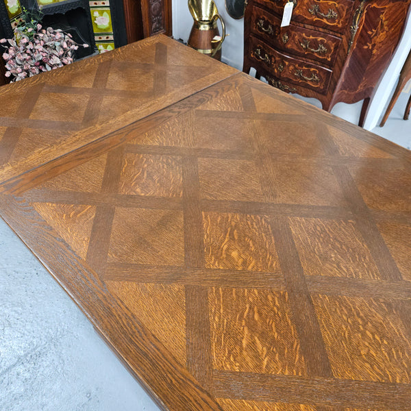 Beautiful French Oak Spanish style extension dining table with a decorative iron base and parquetry top. Lovely carvings on the legs and the skirt of the base. With the extensions closed it is 179.5 cm long and when fully extended it is 279 cm long. 