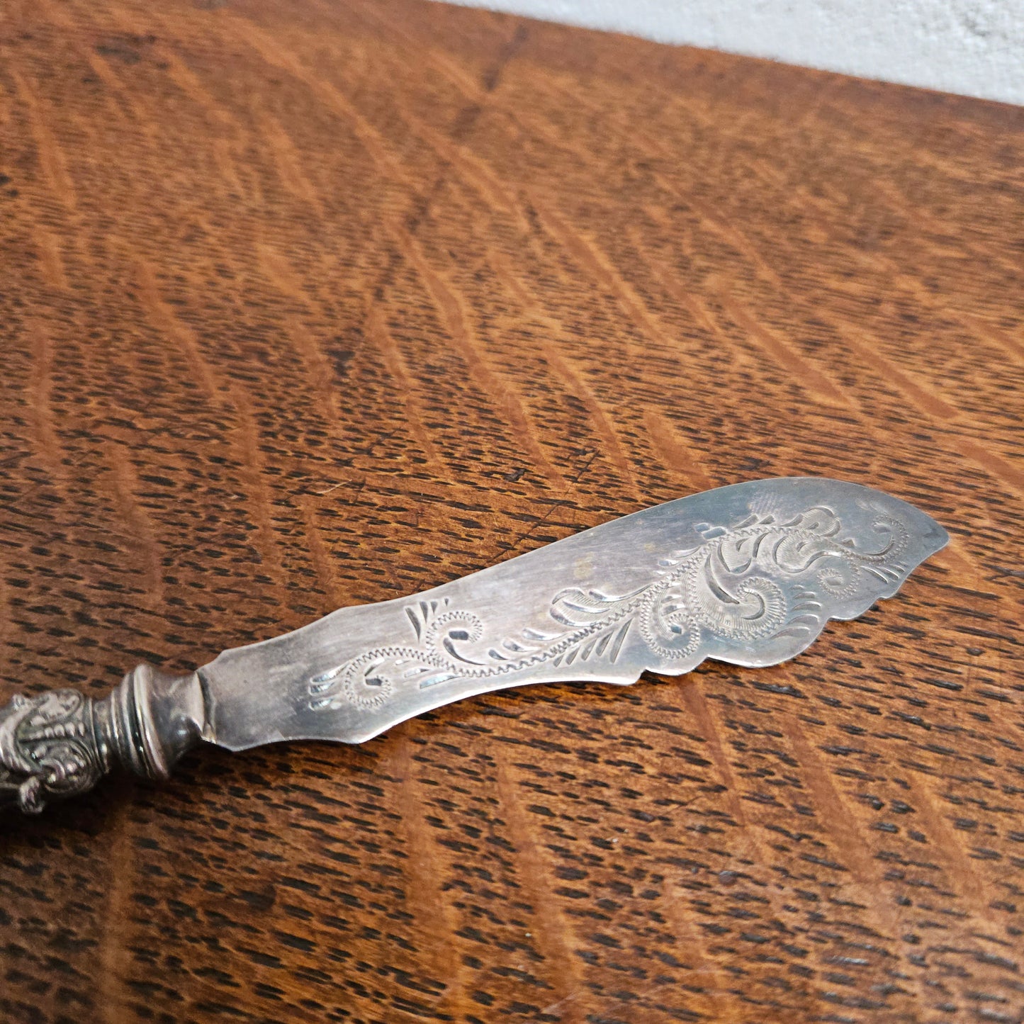 Antique Mother of Pearl & EPNS Silver Butter Knife