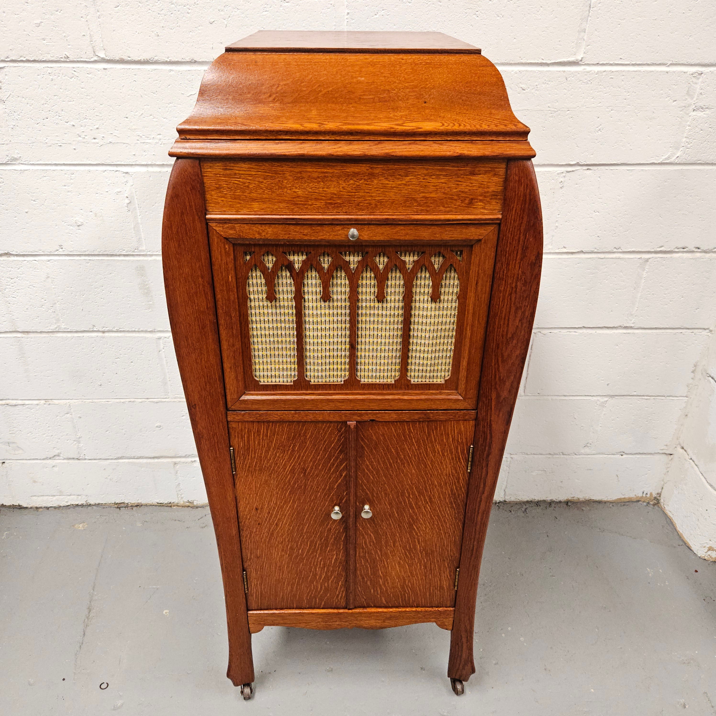Vintage Oak Cased Gramophone