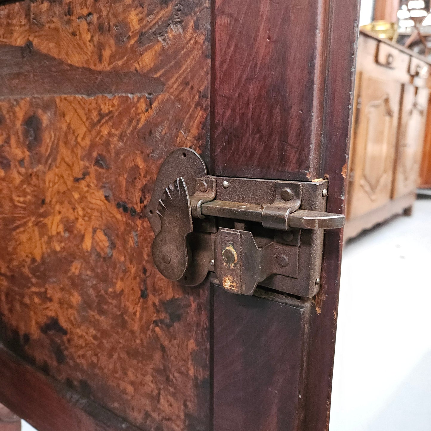 Stunning early 19th Century Elm buffet featuring two highly figured elm doors and drawers, it provides ample storage and is in good original condition.