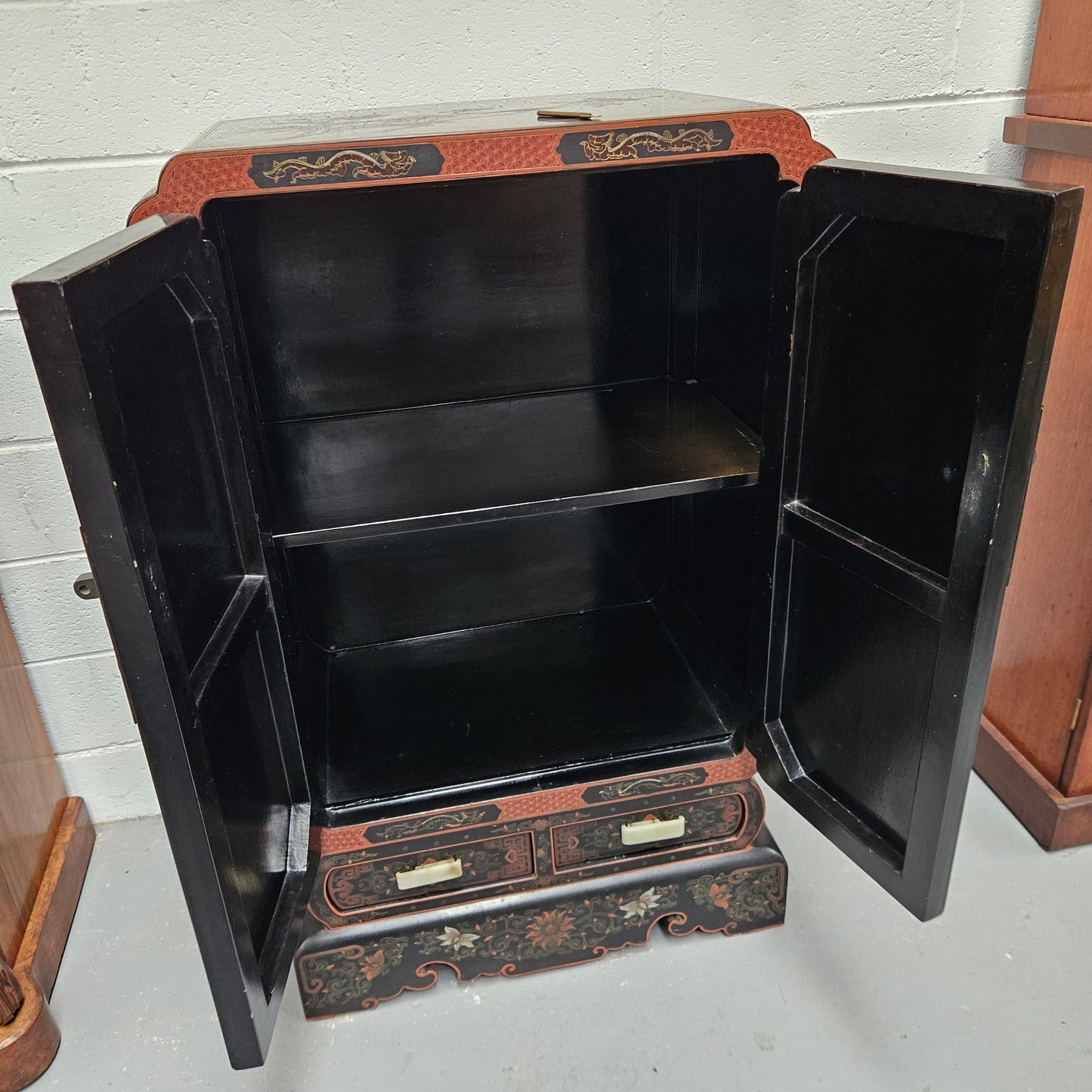 High Quailty Ebonised Chinese Cabinet with Jade Handel's & Handel's Painted