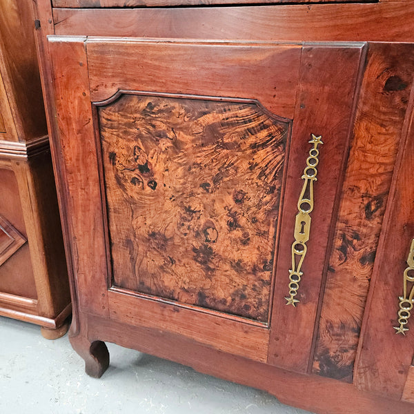 Stunning early 19th Century Elm buffet featuring two highly figured elm doors and drawers, it provides ample storage and is in good original condition.