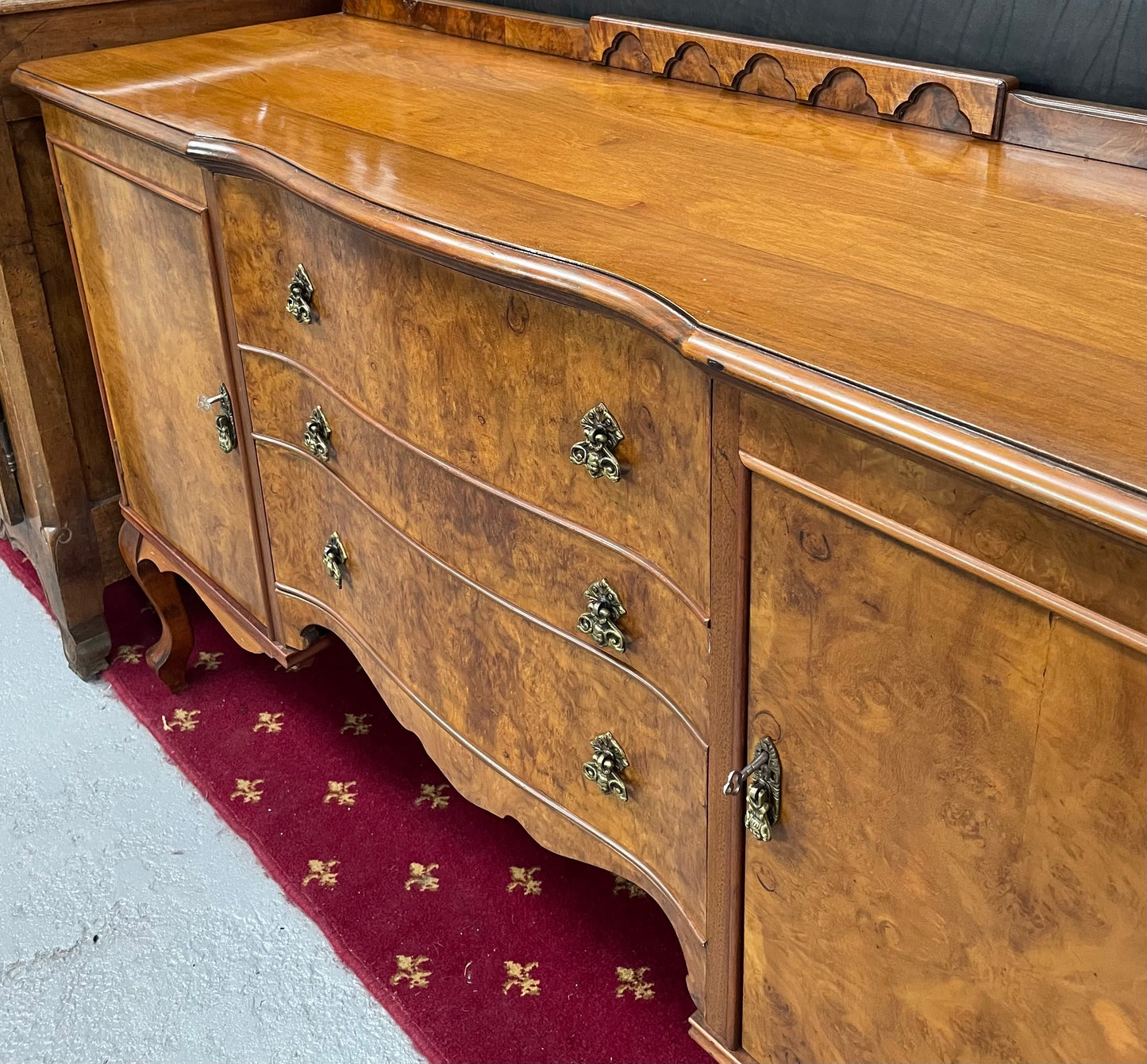 Burr Walnut Sideboard With Three Drawers & Two Doors