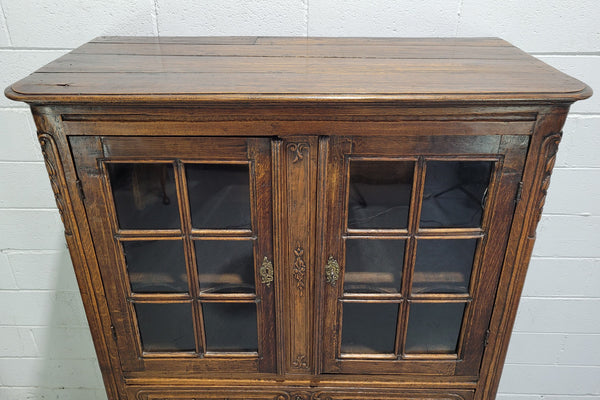 Rare French 18th Century Louis XVth style Oak linen press / display / cupboard. In very good original detailed condition.