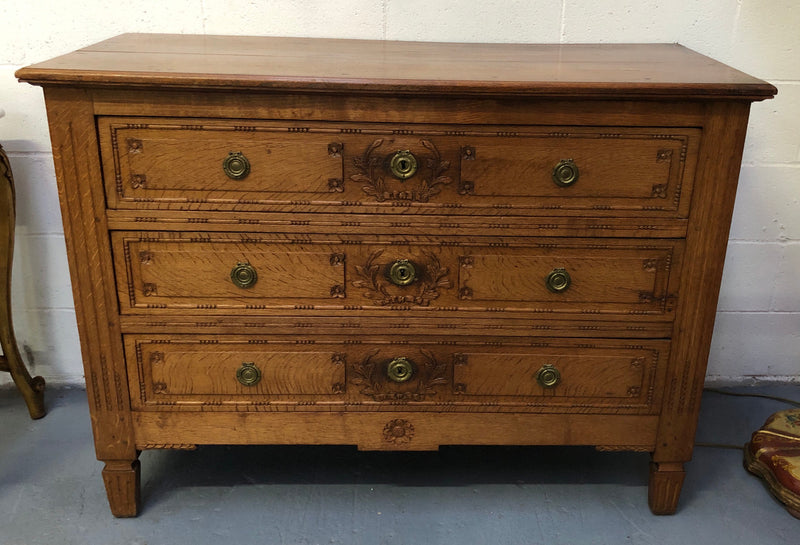 Lovely carved early 19th Century French Oak commode. There are three drawers with decorative drawer pulls and is in good original detailed condition.