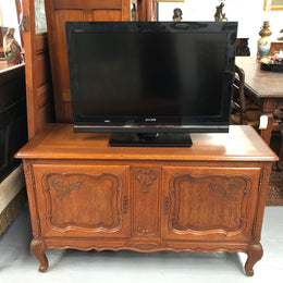 Beautifully carved French oak TV/Entertainment cabinet with great storage space. It has to lockable doors and is in very good original condition.