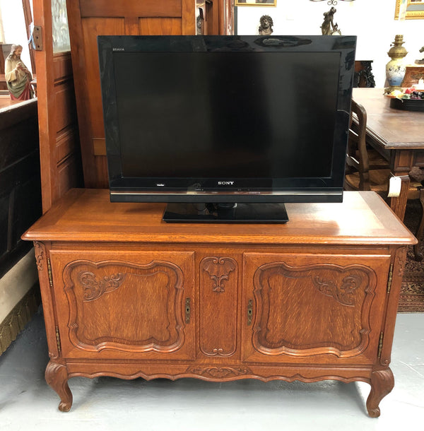 Beautifully carved French oak TV/Entertainment cabinet with great storage space. It has to lockable doors and is in very good original condition.