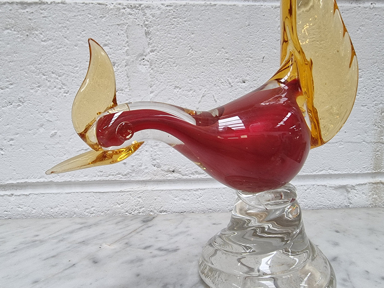 Beautiful Murano glass bird with its original sticker underneath in good original condition.