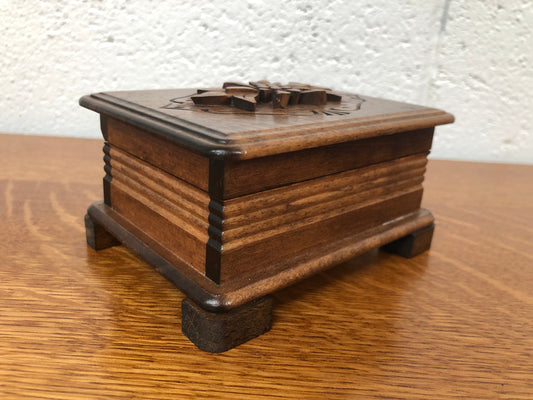 Beautiful Swiss carved wooden musical trinket box. In good clean original working condition.