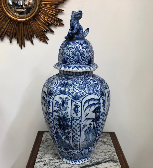 Large early 18th Century Dutch Delft (tin glazed earthenware) hand painted lidded vase. Decorated in the Chinese style with dog of Fu finial on top of lid. (Mark for Adriaa Rejsselberg 1713 - 1735).