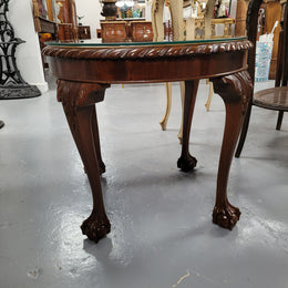A beautiful round Mahogany Chippendale style coffee table with a glass top. In good original detailed condition.