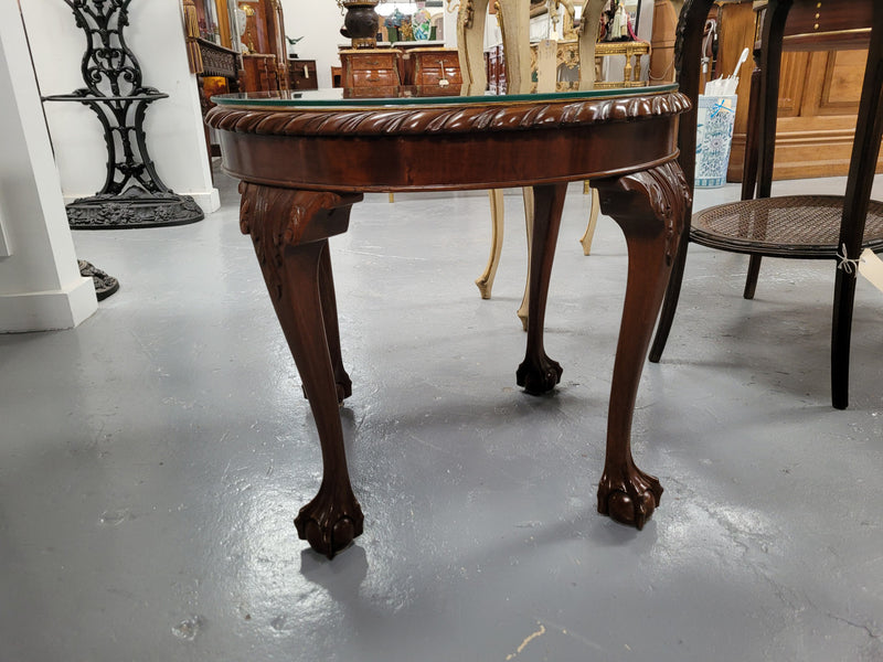 A beautiful round Mahogany Chippendale style coffee table with a glass top. In good original detailed condition.