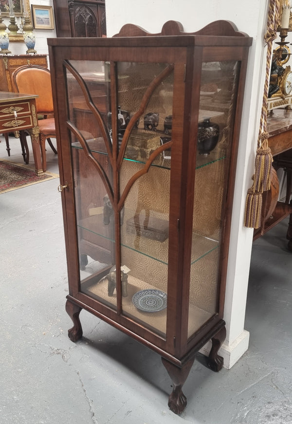 Art Deco single door display cabinet with two fixed glass shelves. It is in good original condition and has been sourced locally.