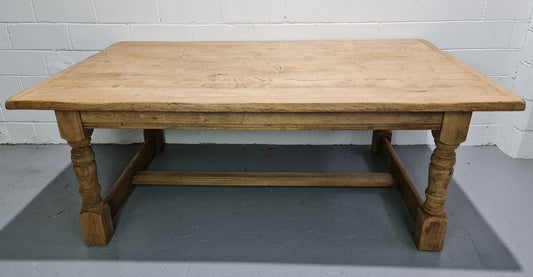 French country style bleached Oak farmhouse table. With nicely turned legs and is in good original condition.