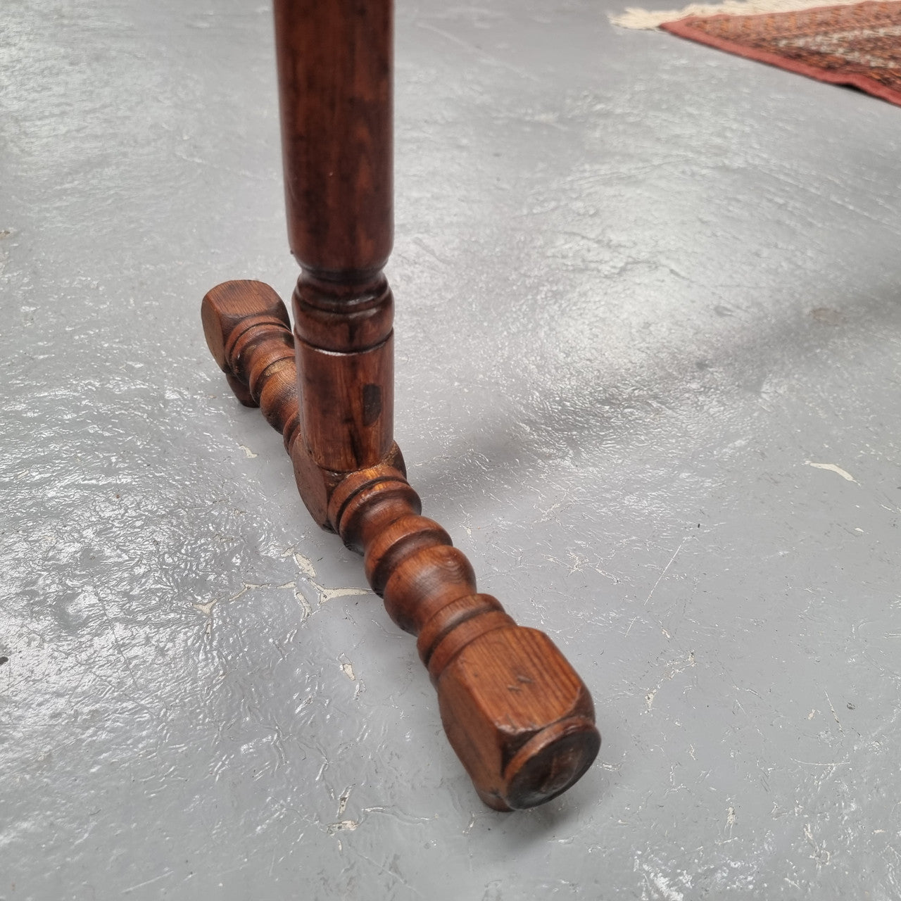 Beautiful Antique Cedar towel rail. It has been sourced locally and is in good original condition.