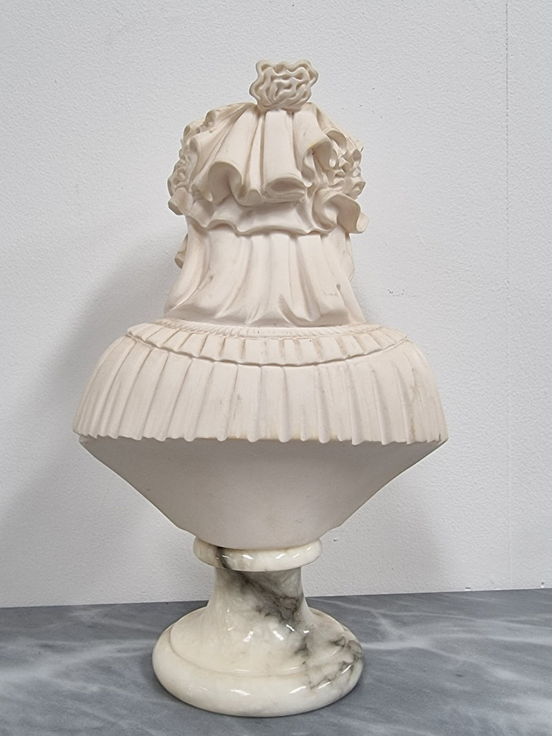 A Giannelli signed Angelica Maria bust on a white marble base. It is in good original condition with no faults.