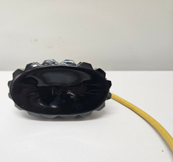 Attractive vintage Art Deco style black glass with gold trim perfume bottle with atomiser. In good working condition.  Please see photos as they form part of the description.