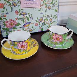 Contemporary “Aynsley Regal Pembroke” boxed set of four English Bone China cup and saucer. Beautiful patterns and vibrant colours.