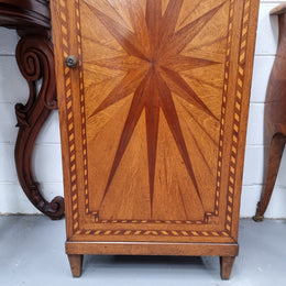 French Art Deco inlaid Oak curio/side cabinet with a lift up top and glass underneath. There are two fixed shelves, two adjustable shelves and one hidden drawer. Sourced from France and in good original condition.