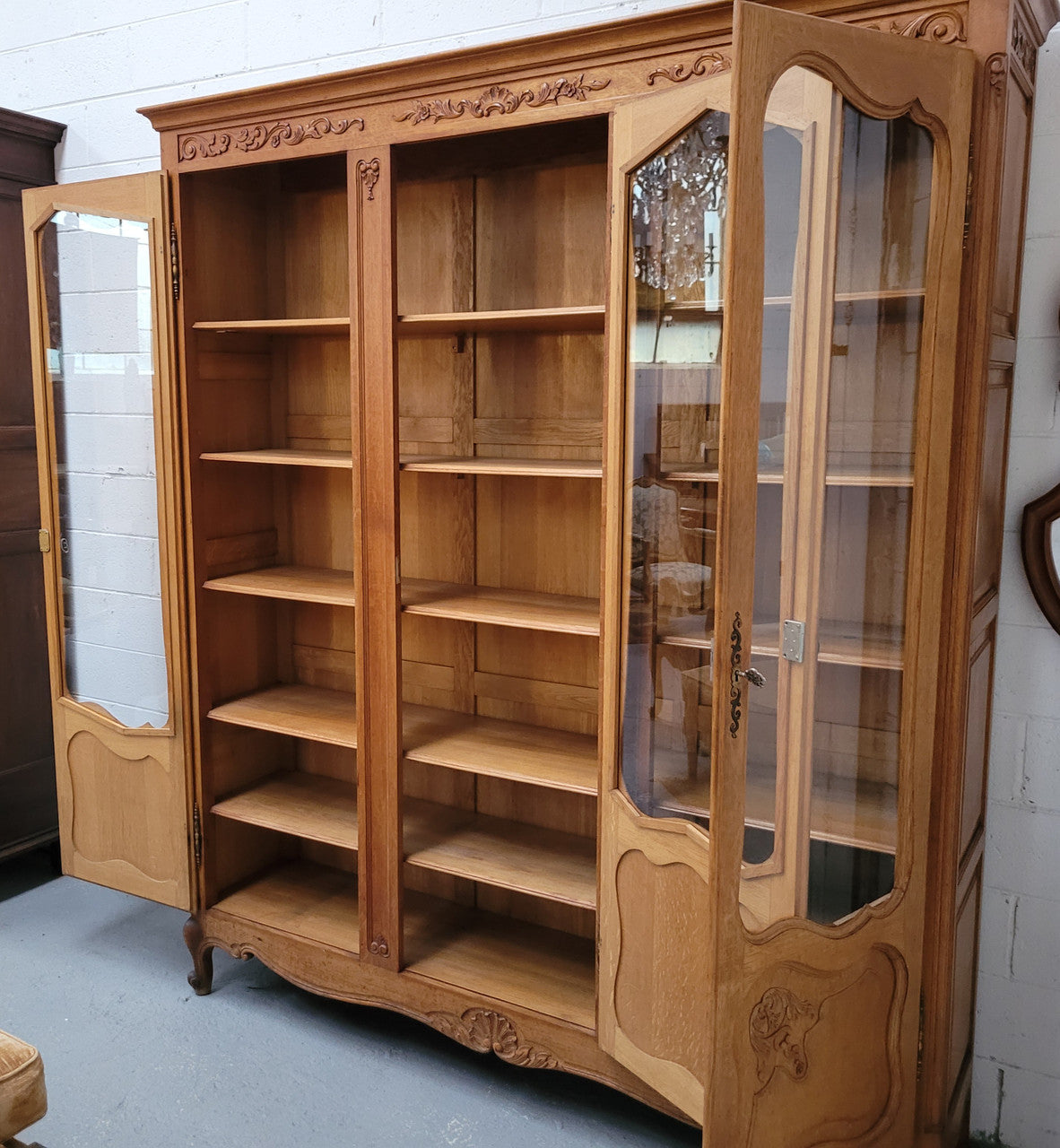 French Louis XV style light Oak three door bookcase with five fixed shelves. It has lovley glass doors and has been sourced from France. Is in good original detailed condition