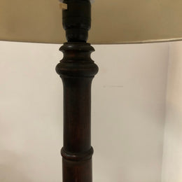 Oak Tudor style standard lamp that has been rewired and has a foot switch. In good original condition. 

Please note lampshade shown in photos is not included.