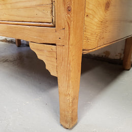 Gorgeous Vintage Pine Chest Of Drawers