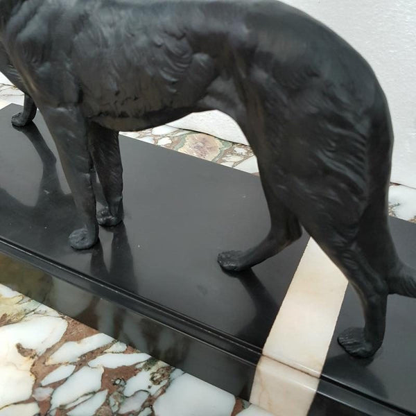 French Art Deco cold painted spelter, group of two hounds standing on a beautiful piece of marble base. Signed by Leduc and in good original condition.