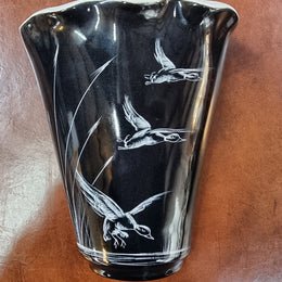Charming vintage wall pocket vase.  Black with hand painted cream ducks.  Length 19.5cm  Width 14.5cm Marked W26 on the rear.