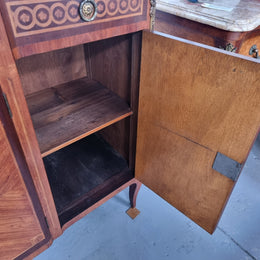 A high quality 19th Century French marquetry inlaid Kingwood marble top credenza. It has an attractive solid marble top and decorative marquetry inlay throughout. It has plenty of storage space with three drawers and three doors. It has been sourced from France and is in good original detailed condition.