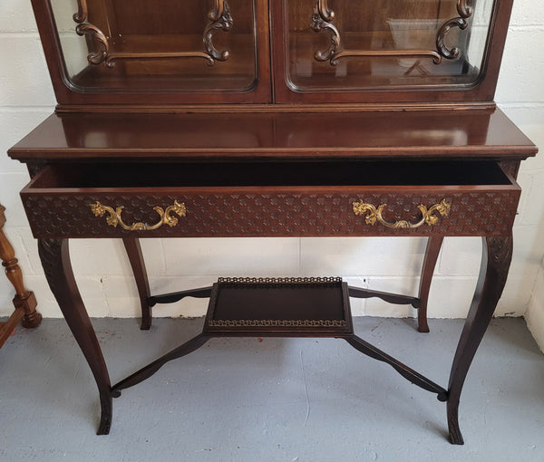 Stunning Mahogany Georgian style Sheraton display cabinet with superb carving and detail. Retaining the original bevelled glass doors with astral glazing. In great original detailed condition.