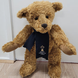 World Cup Rugby Bear. William by RUSS a special release for 2003. Limited to 5000 pieces worldwide. 50.8 cm fully jointed golden-brown bear with suedeen paw pads and blue scarf with Rugby World Cup Logo embroidery.

*Please note chair in photo is not included.