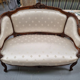 Pretty French Louis XV style small Walnut settee with very good upholstery. Sourced from France and in good original condition, please view photos of the upholstery as it helps form part of the description.