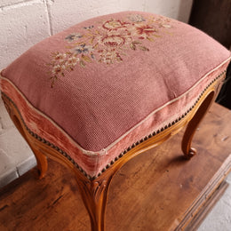 Beautiful French provincial stool with lovely floral tapestry. In used condition. Please see photos as they form part of the description.