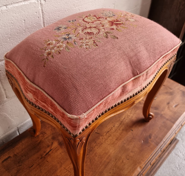 Beautiful French provincial stool with lovely floral tapestry. In used condition. Please see photos as they form part of the description.