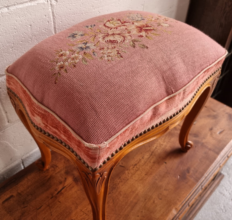 Beautiful French provincial stool with lovely floral tapestry. In used condition. Please see photos as they form part of the description.