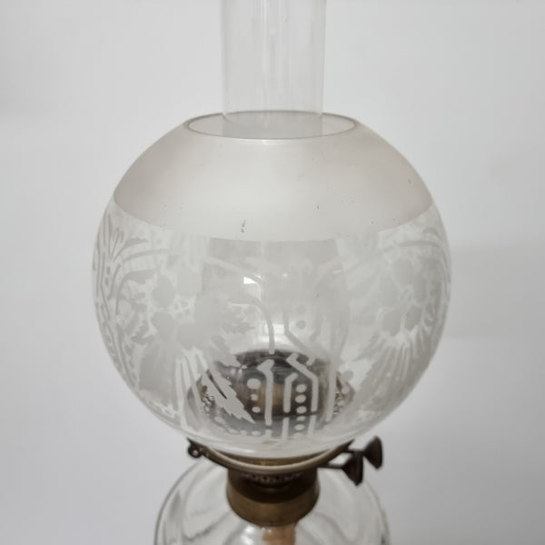 Great original condition Victorian brass banquet lamp with original shade. Please view photos as they form part of the description.